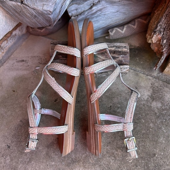 Gianni Bini strappy silver & tan sandals Sz-7.5M. C main image 8